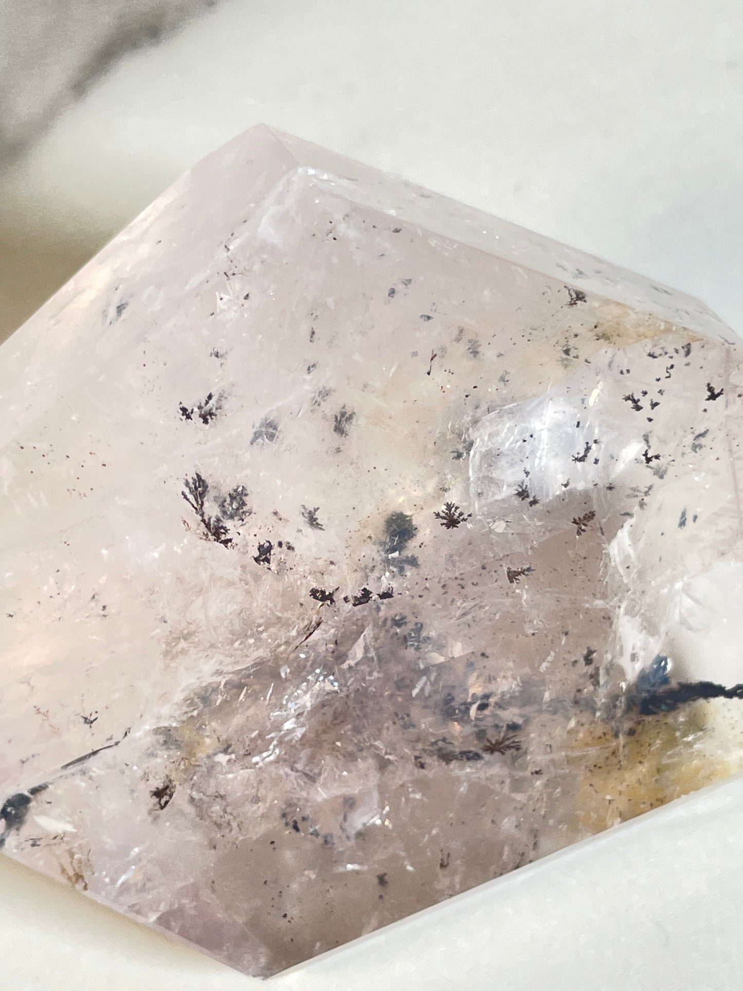 好かれたい方から好かれる|デンドリ・ローズクォーツ フリーフォーム Dendritic Rose Quartz Freeform