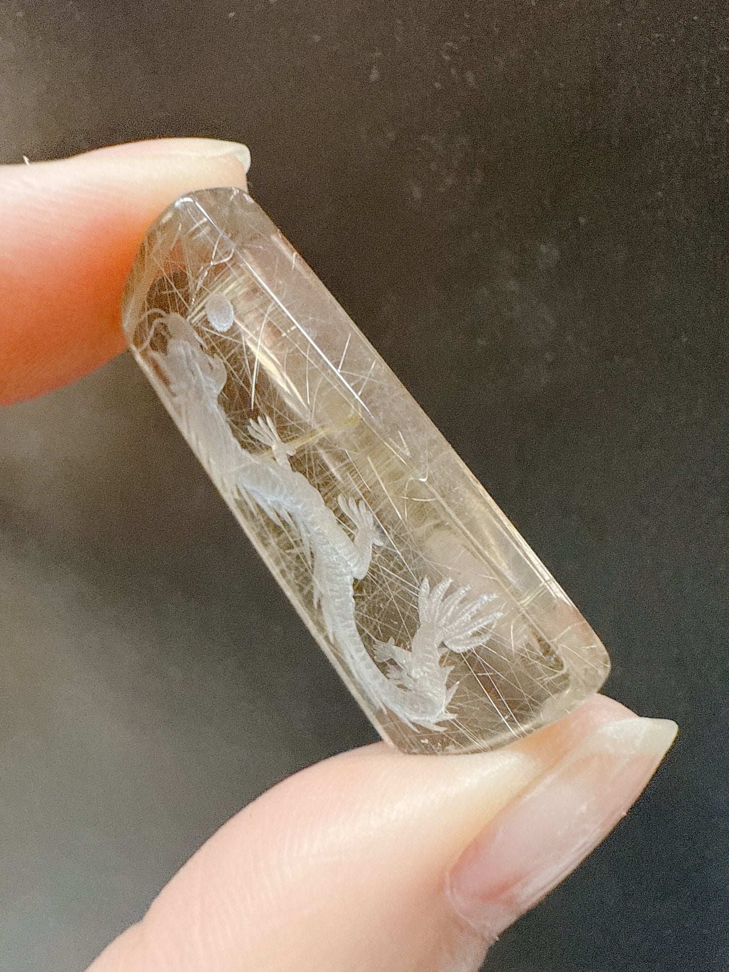 天然石 水晶 ルチルクォーツ 龍 ドラゴン|思考を巡らせ、流れを整える昇り龍