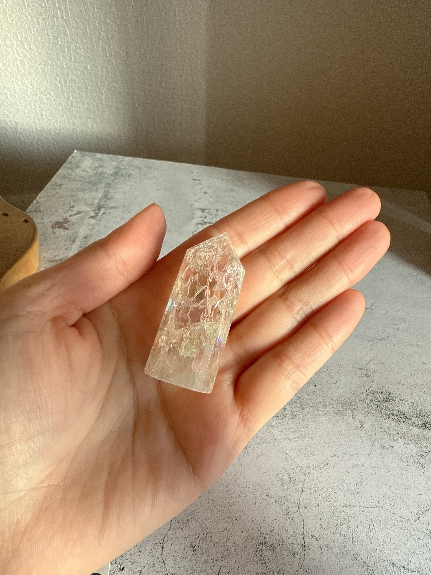 天然石 クラックオーラクォーツ タワー c 48g|光と幸運を引き寄せるプリズムタワー