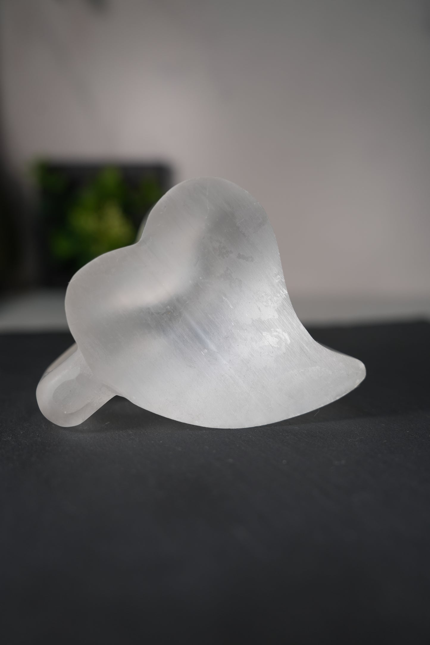 清らかな光が満ちる癒しの器|セレナイト ハートカップ Selenite Heart Cup