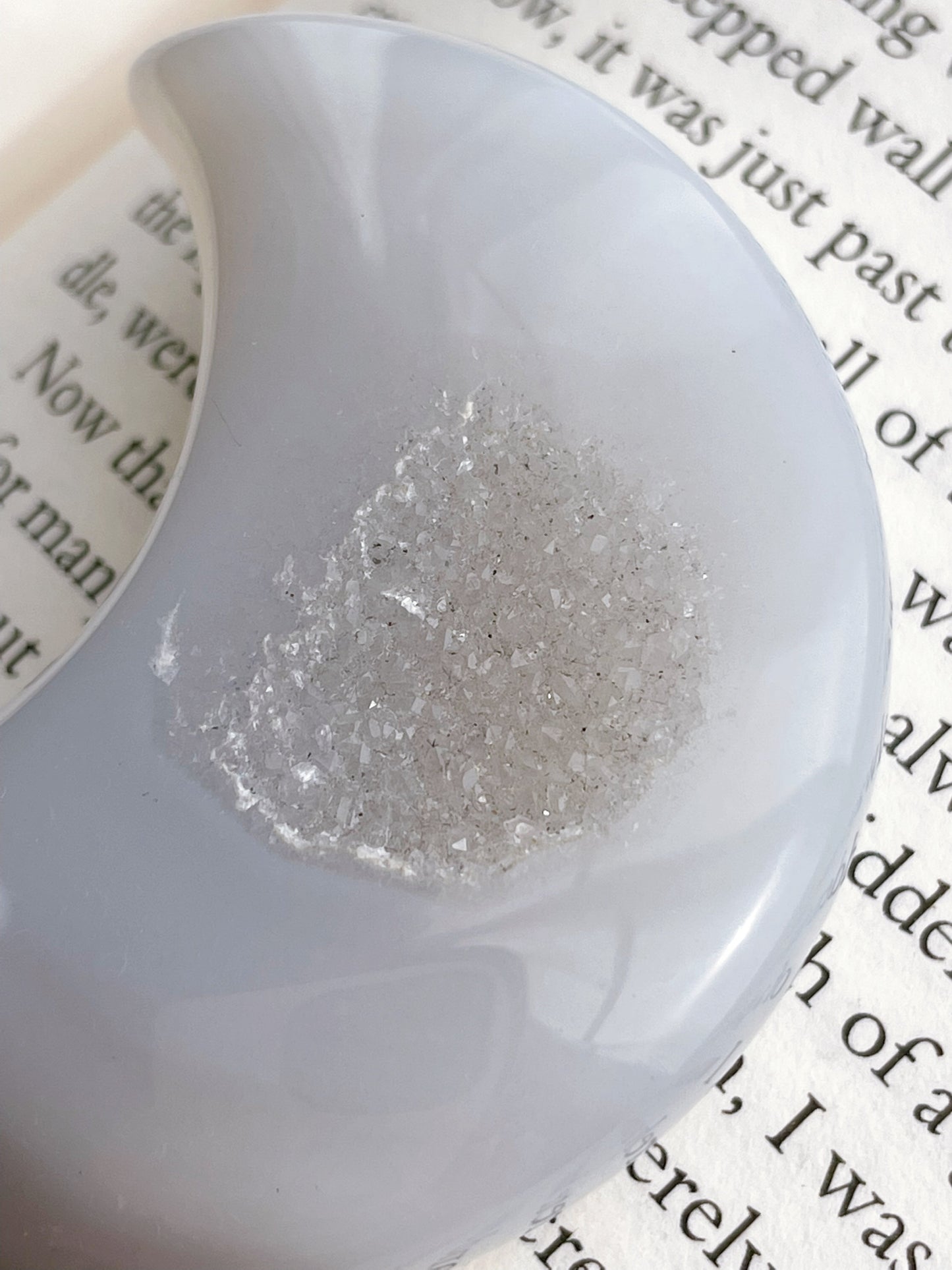 満月の魔法が宿る神秘の石|ドゥルージーアゲート・月型 パワーストーン Druzy Agate Moon