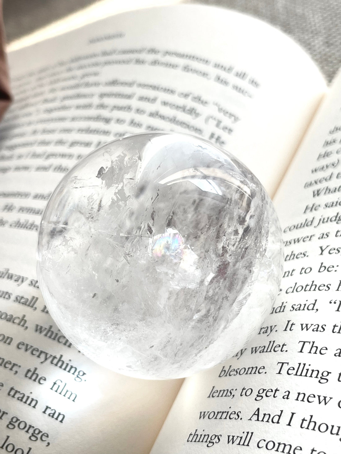 4月の誕生石｜水晶（クリアクォーツ）の意味と効果・浄化・願いを増幅するパワーストーン