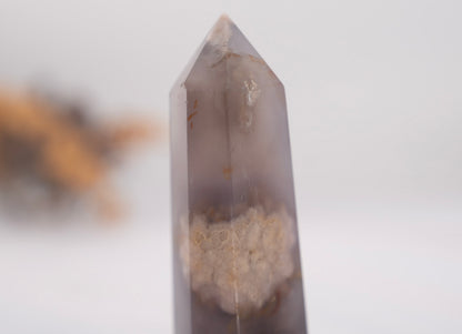 花咲く未来を運ぶ石｜フラワーアゲート タワー flower agate tower