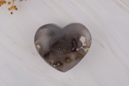 ブラックフラワーアゲート ハート ｜  優しさの奥にある強さを映す石 Black Flower Agate Heart