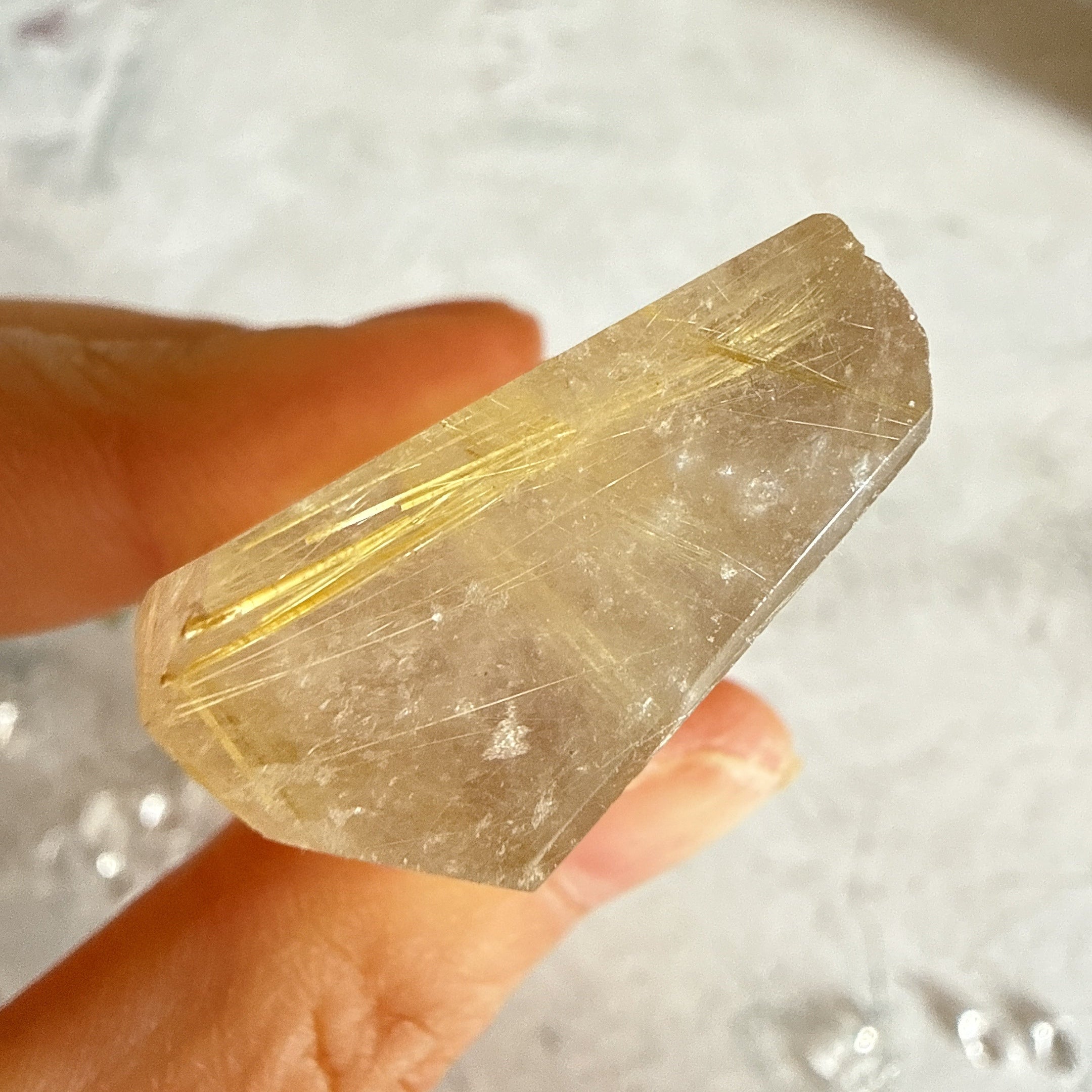 ゴールデンルチルクォーツ フリーフォーム 虹入り 一点もの | 石の