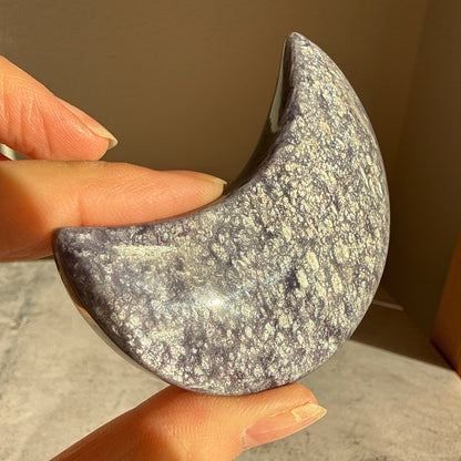 アイオライト 月 台座付き Cordierite Moon