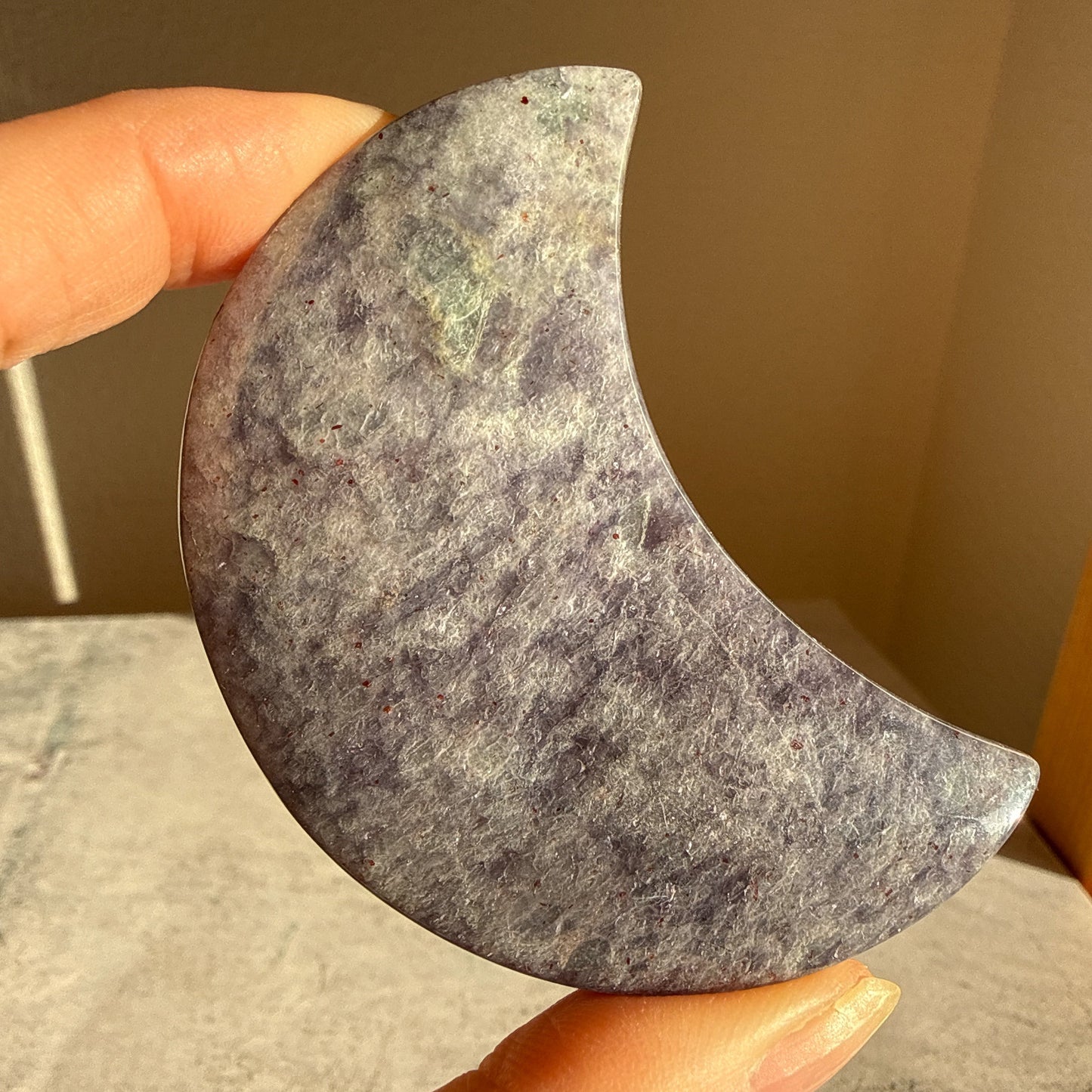 アイオライト 月 台座付き Cordierite Moon