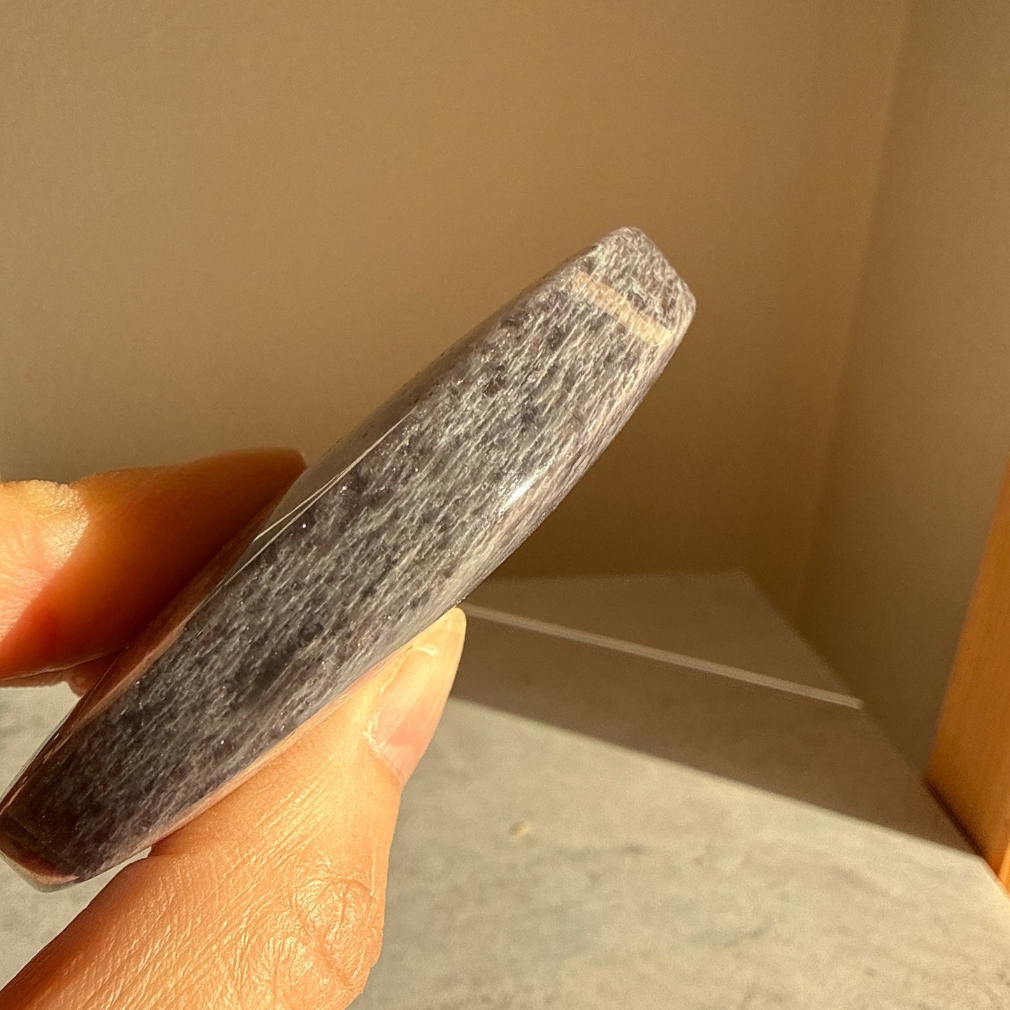 アイオライト 月 台座付き Cordierite Moon