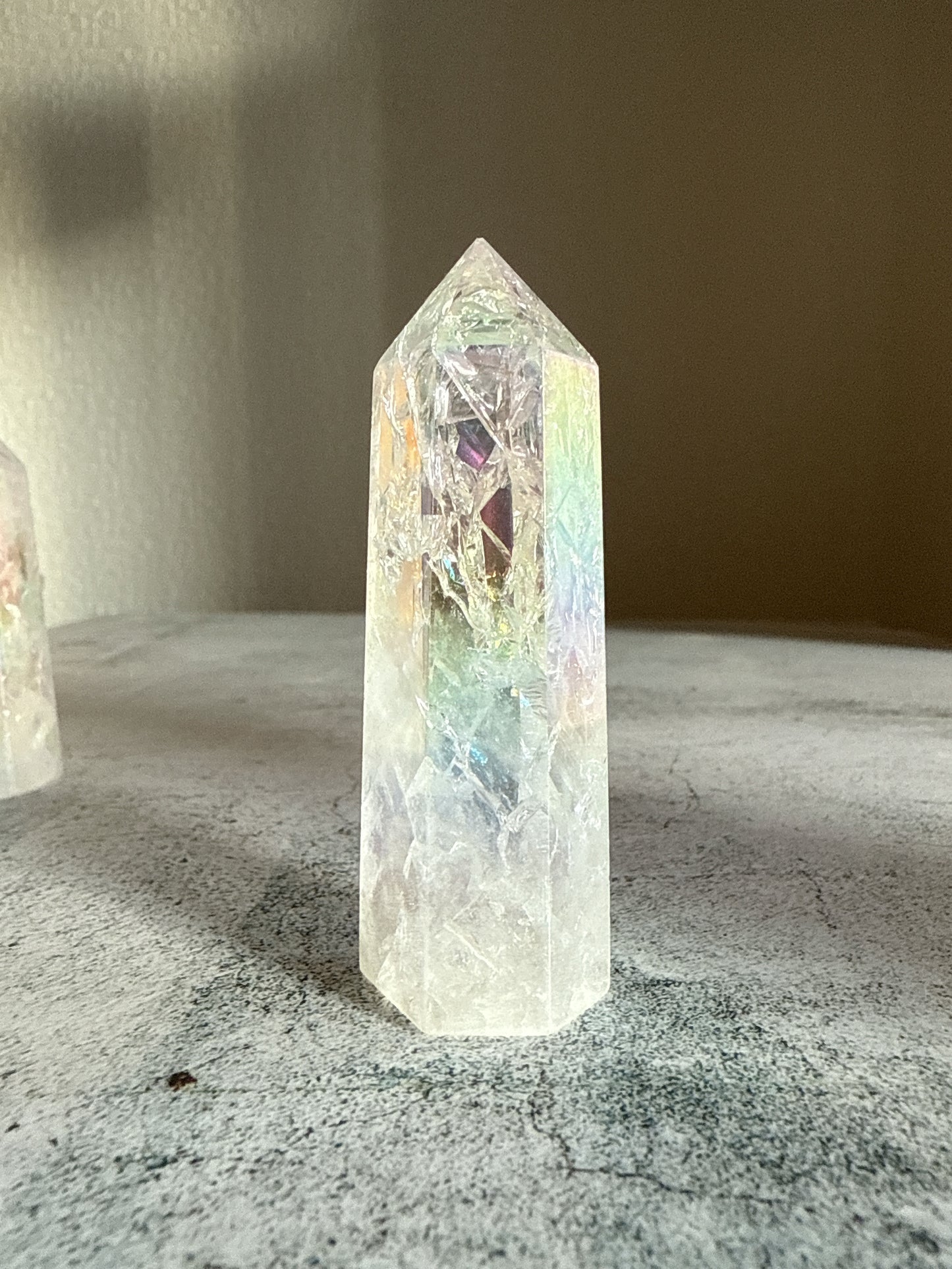 天然石 クラックオーラクォーツ タワー c 48g｜光と幸運を引き寄せるプリズムタワー