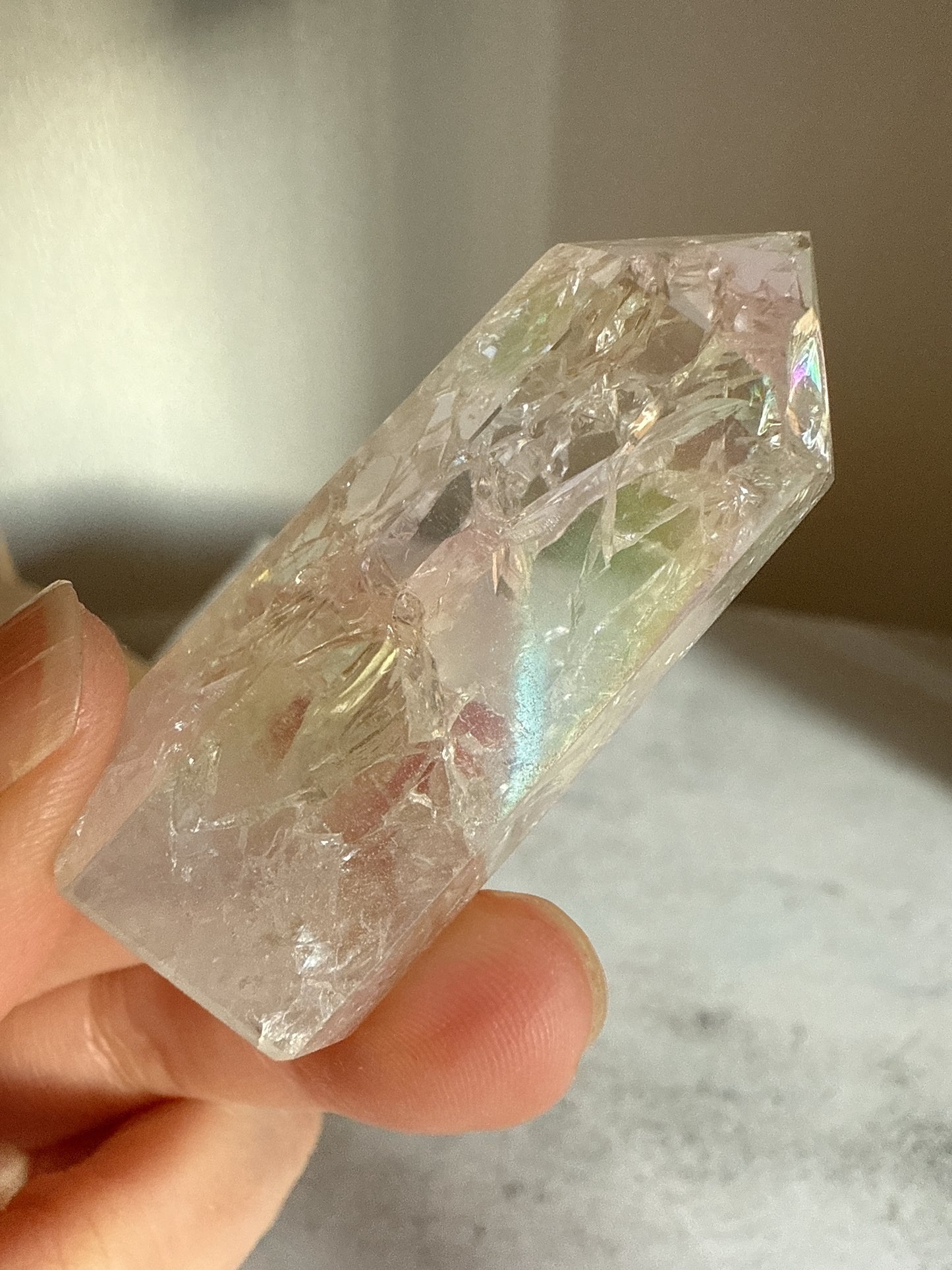 天然石 クラックオーラクォーツ タワー c 48g｜光と幸運を引き寄せるプリズムタワー