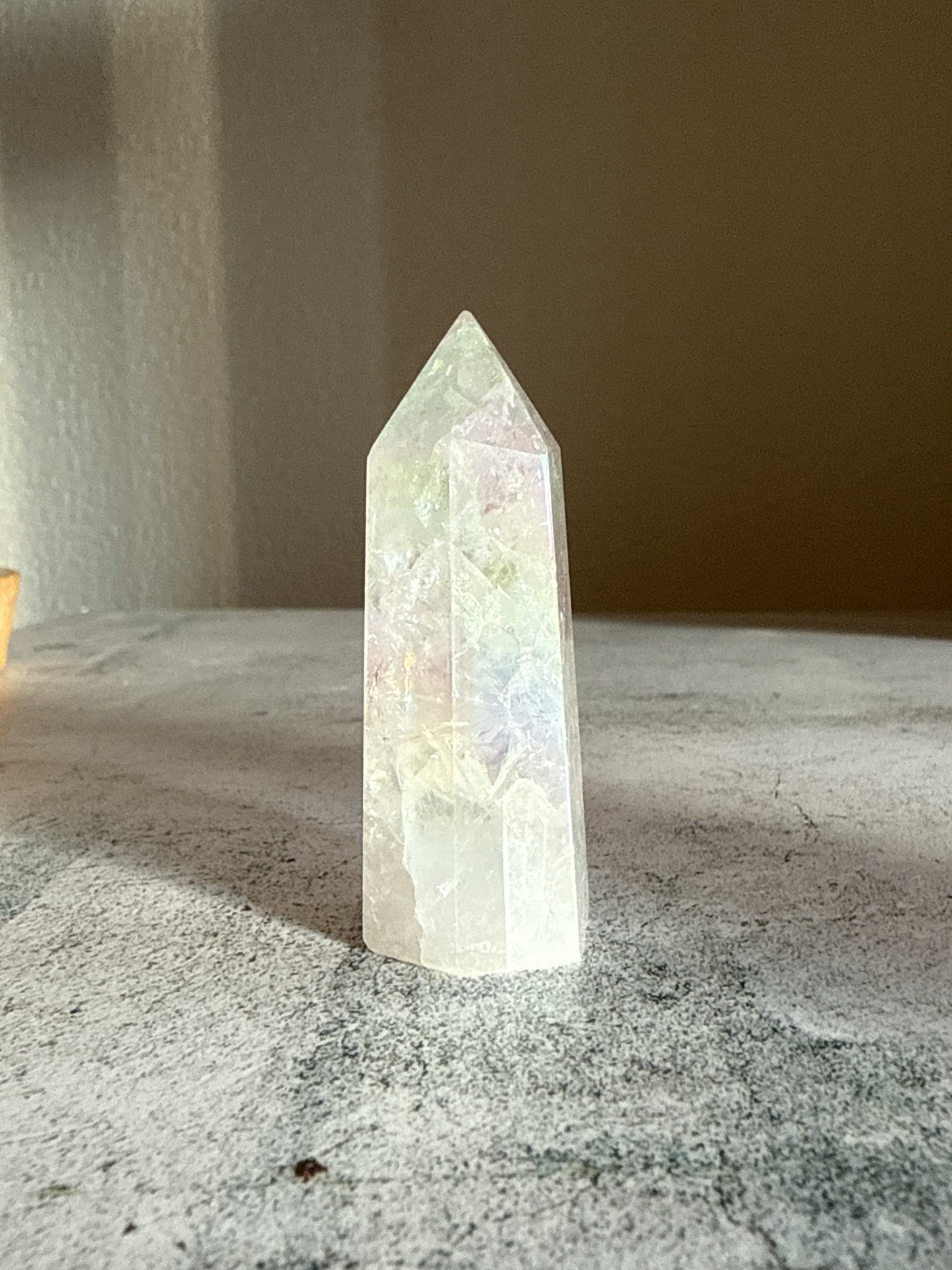 天然石 クラックオーラクォーツ タワー B 44g｜光と幸運を引き寄せるプリズムタワー