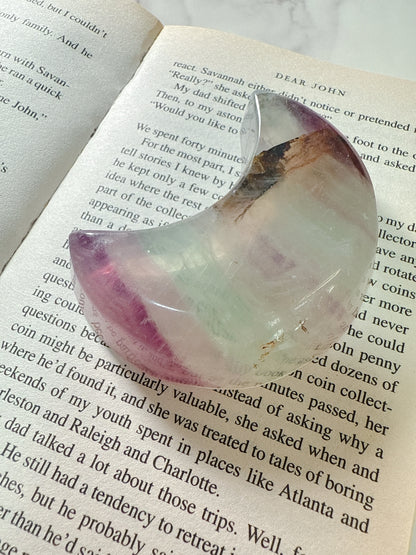 月の光を抱くヒーリングプレート｜フローライト 月型 小皿 トレイFluorite Moon Dish