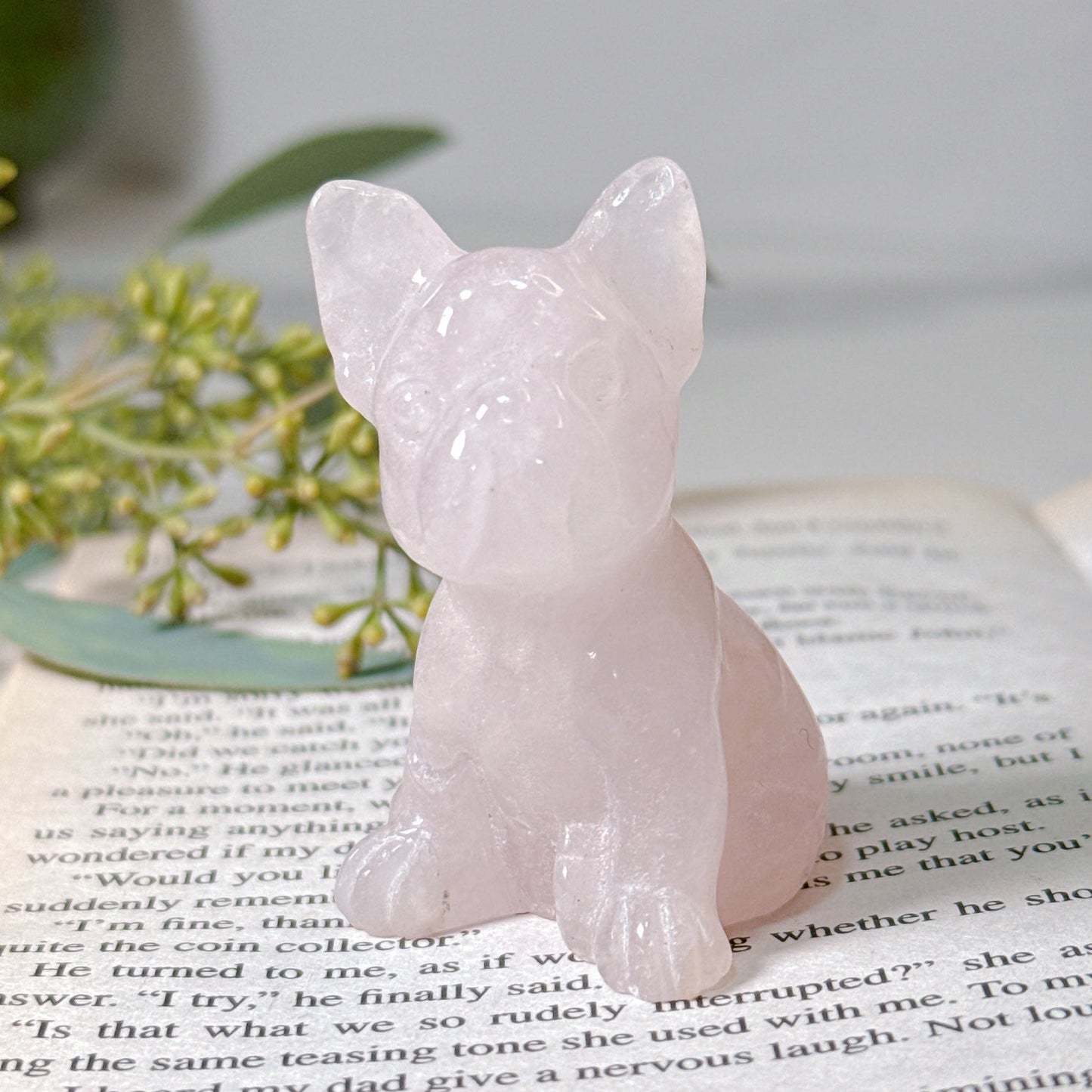 ローズクォーツ フレンチブルドック｜優しく寄り添ってくれる Rose Quartz French Bulldog