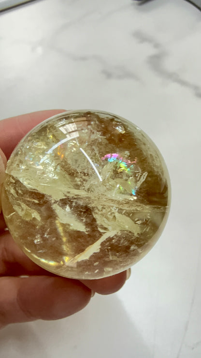 シトリン ミニスフィア｜豊かさを楽しむ心を育てる石 虹あり A