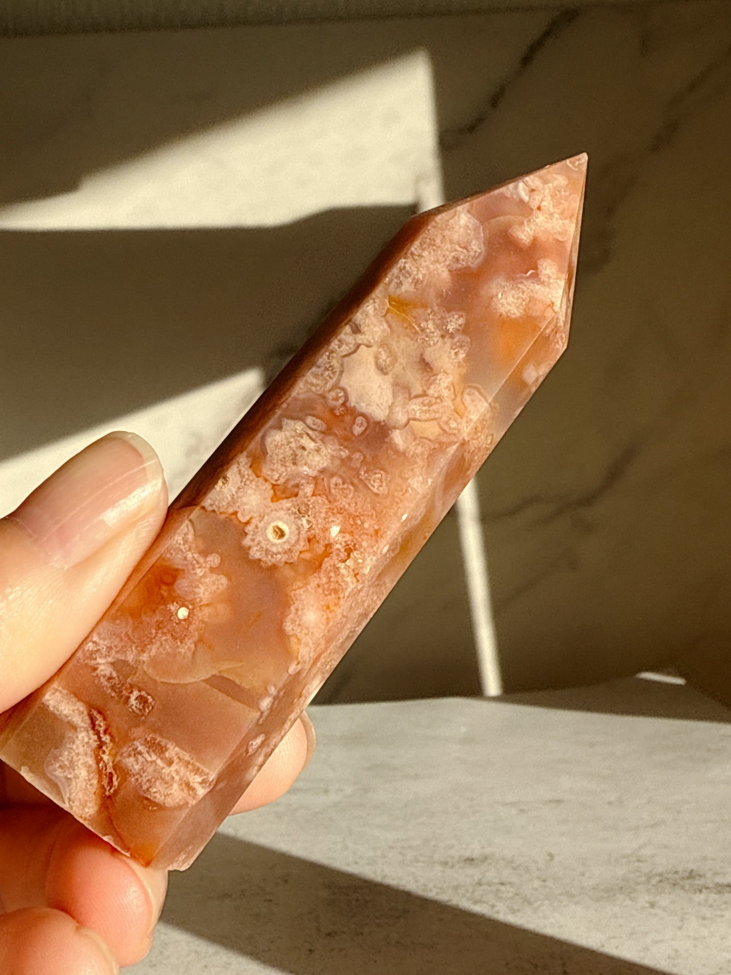 レッドフラワーアゲート タワー｜小さな積み重ねを大きな力に変える応援石