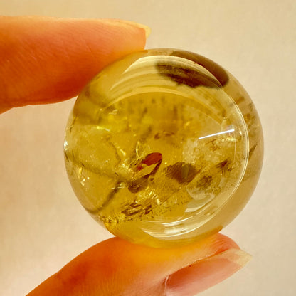 シトリン ミニスフィア｜豊かさを楽しむ心を育てる石 虹あり B