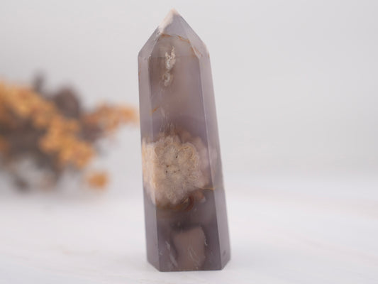 花咲く未来を運ぶ石｜フラワーアゲート タワー flower agate tower