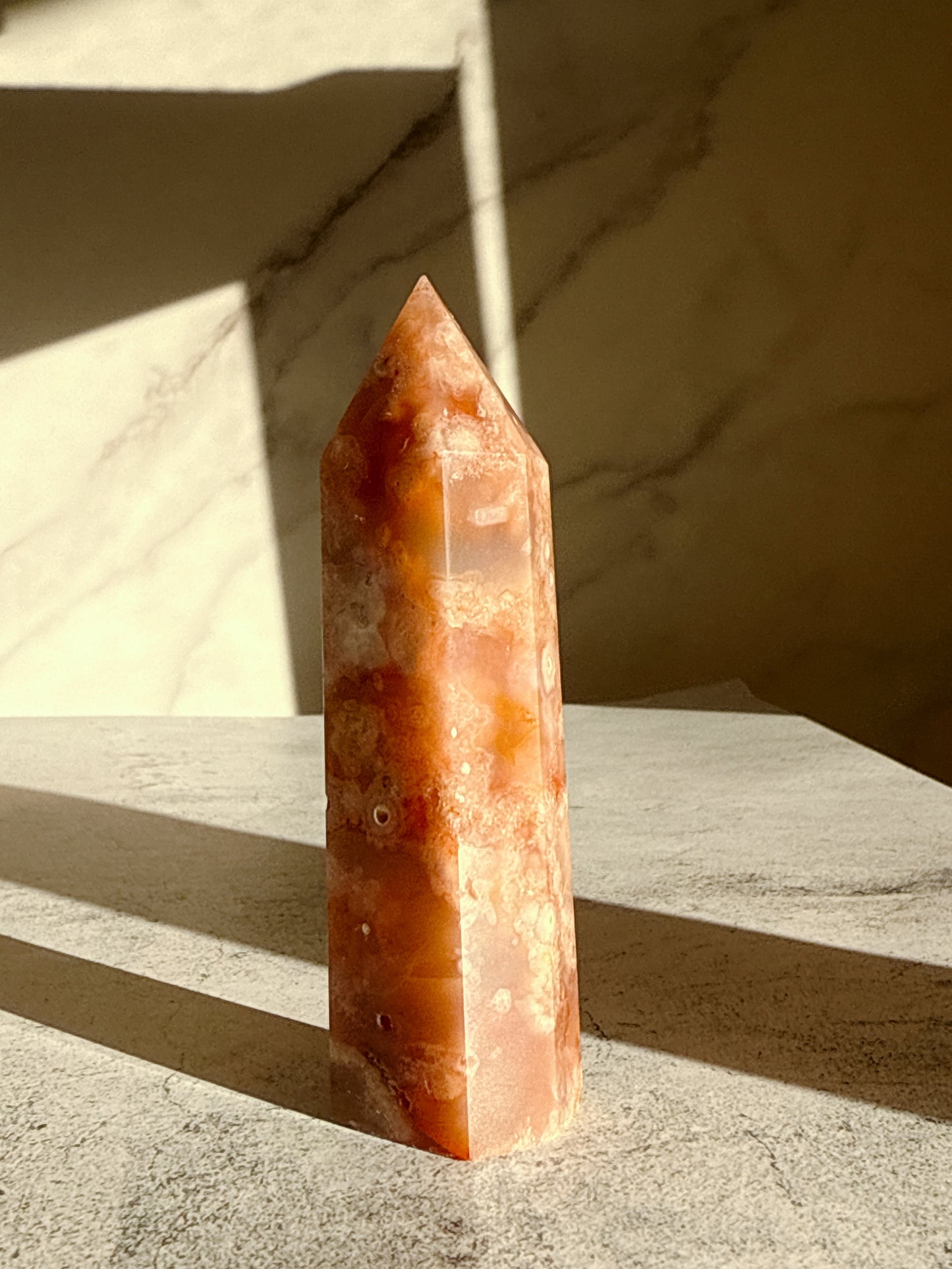 レッドフラワーアゲート タワー｜小さな積み重ねを大きな力に変える応援石