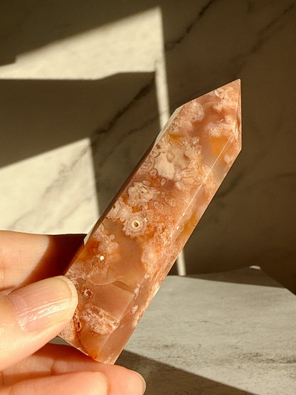 レッドフラワーアゲート タワー｜小さな積み重ねを大きな力に変える応援石