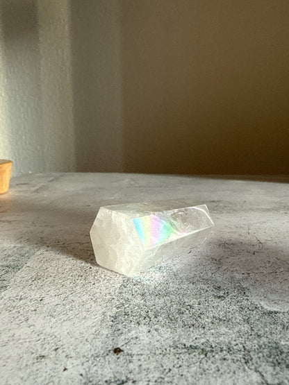 天然石 クラックオーラクォーツ タワー B 44g｜光と幸運を引き寄せるプリズムタワー