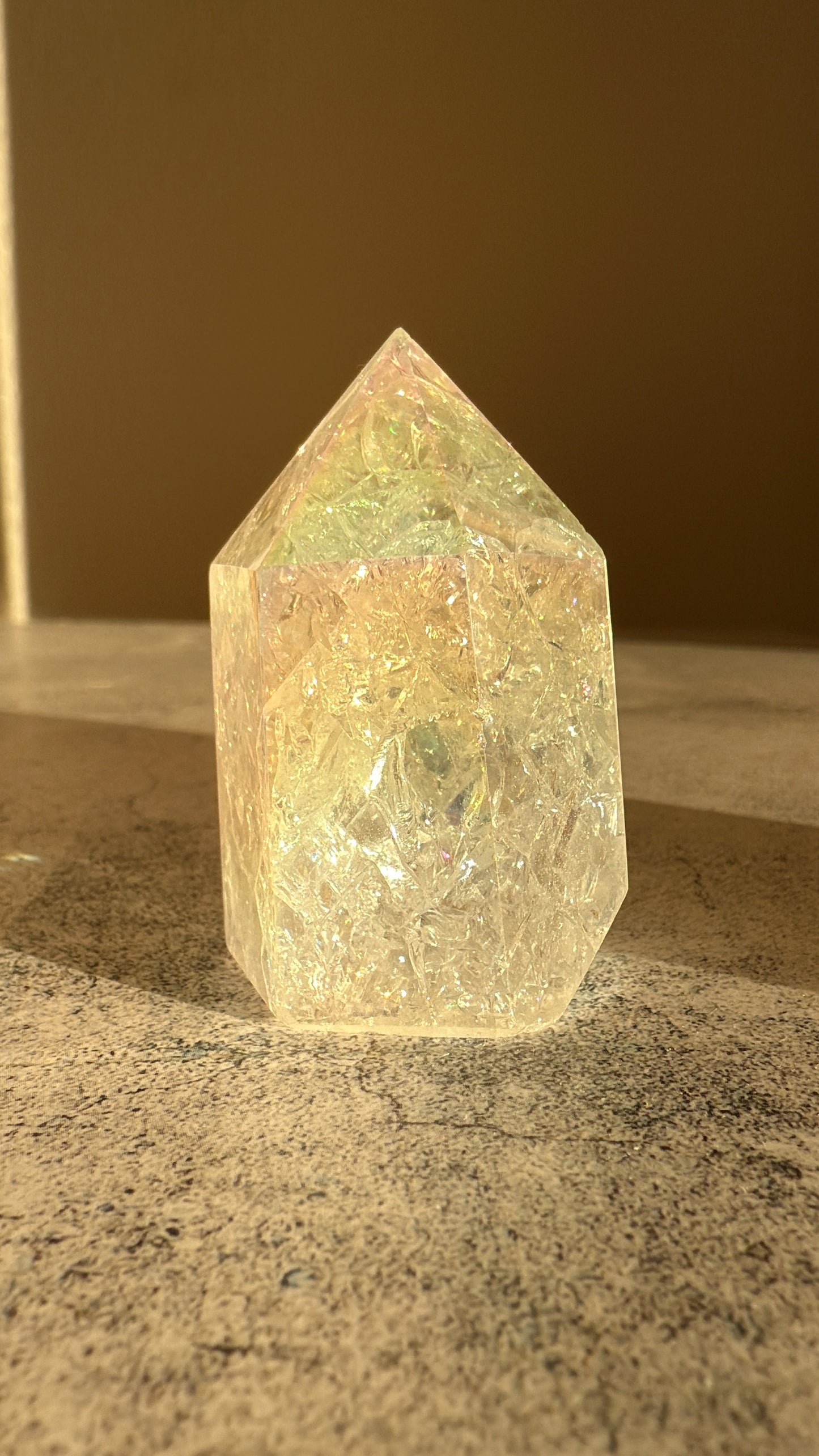 天然石 クラックオーラクォーツ タワー A 62g｜光と幸運を引き寄せるプリズムタワー