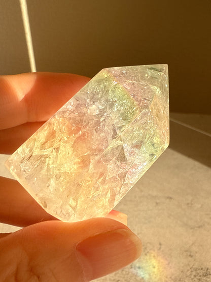 天然石 クラックオーラクォーツ タワー A 62g｜光と幸運を引き寄せるプリズムタワー