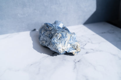 お金とチャンスの流れを整える石｜カイヤナイト 原石 Kyanite Rough Stone