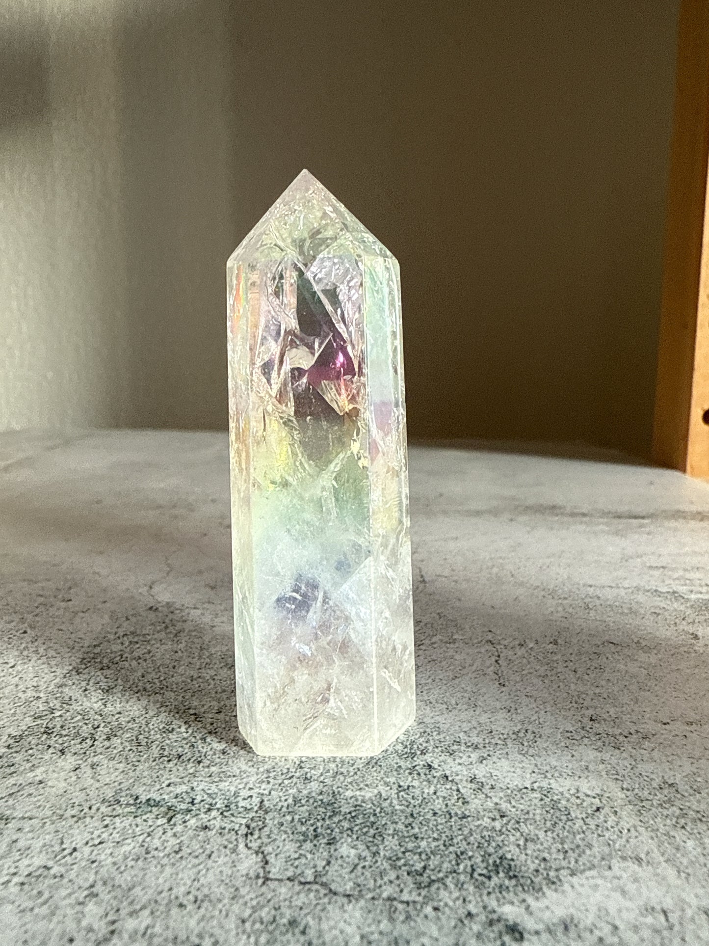天然石 クラックオーラクォーツ タワー c 48g｜光と幸運を引き寄せるプリズムタワー