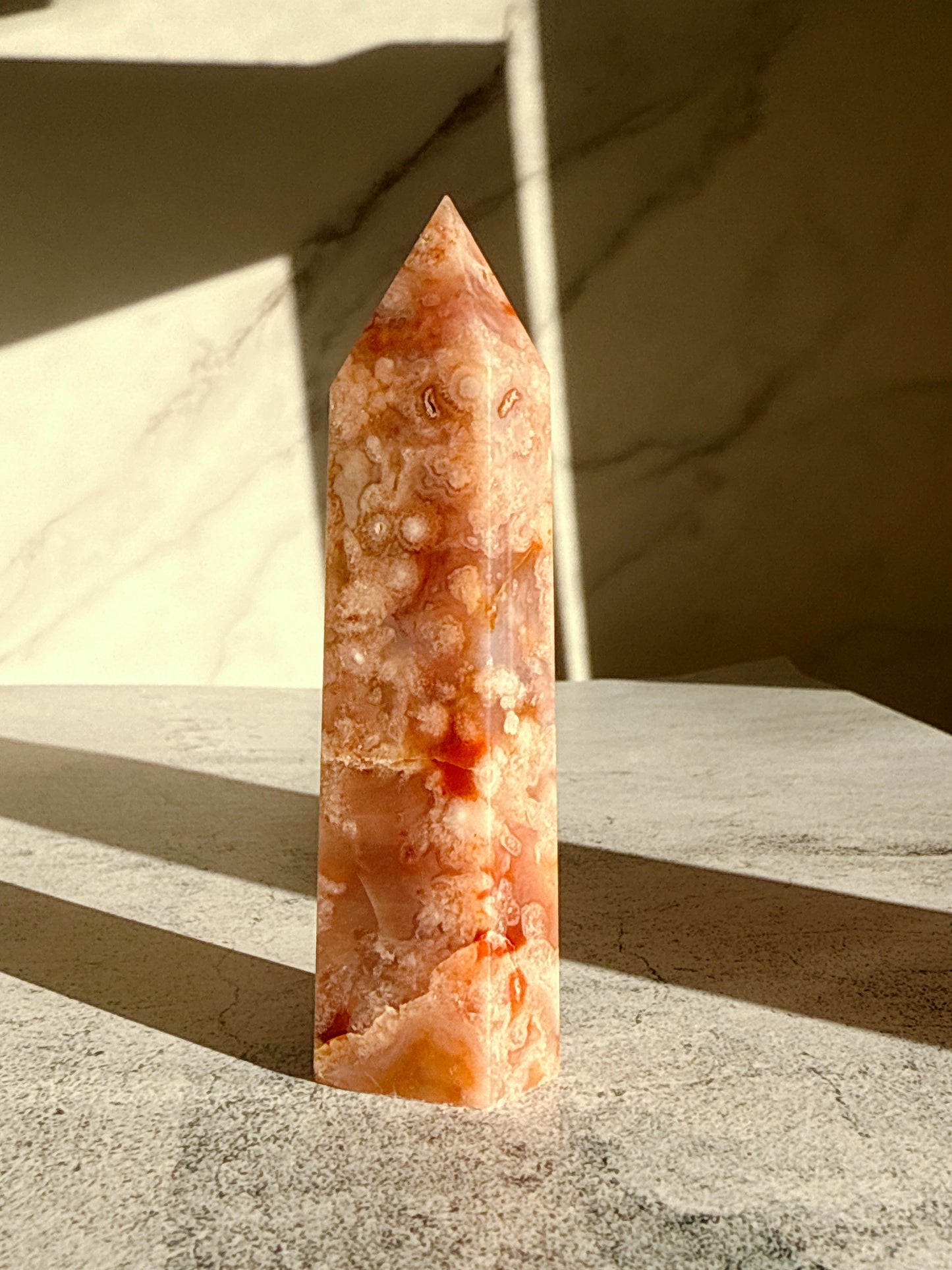 レッドフラワーアゲート タワー｜小さな積み重ねを大きな力に変える応援石