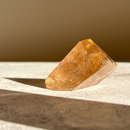 ゴールデンルチルクォーツ フリーフォーム 虹入り 金運上昇