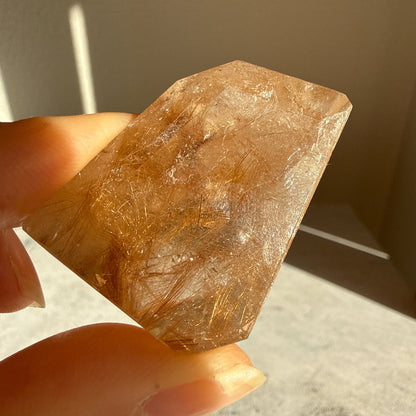 ゴールデンルチルクォーツ フリーフォーム 虹入り 金運上昇