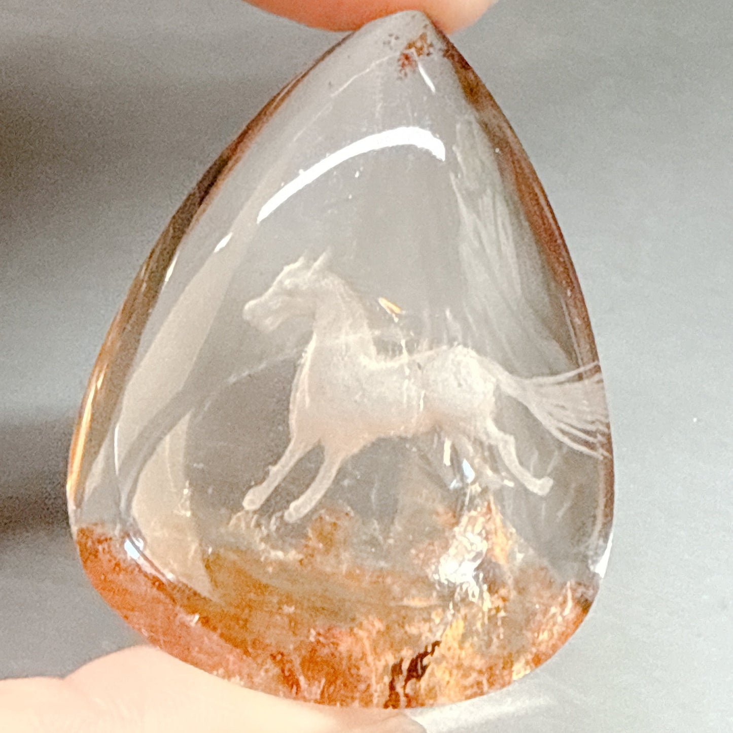 天然石 クリアクォーツ 馬 ドロップ 彫刻｜大地を蹴り、前へ進む力