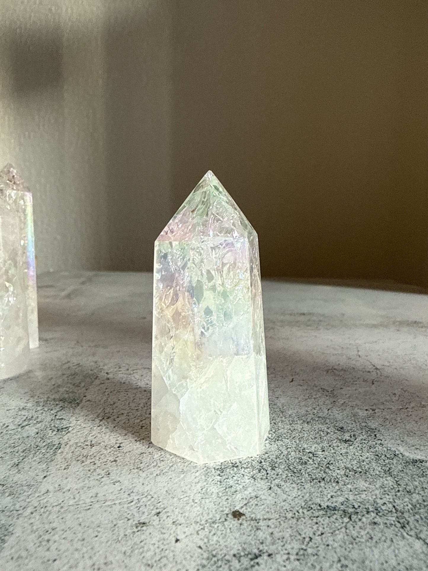 天然石 クラックオーラクォーツ タワー c 48g｜光と幸運を引き寄せるプリズムタワー