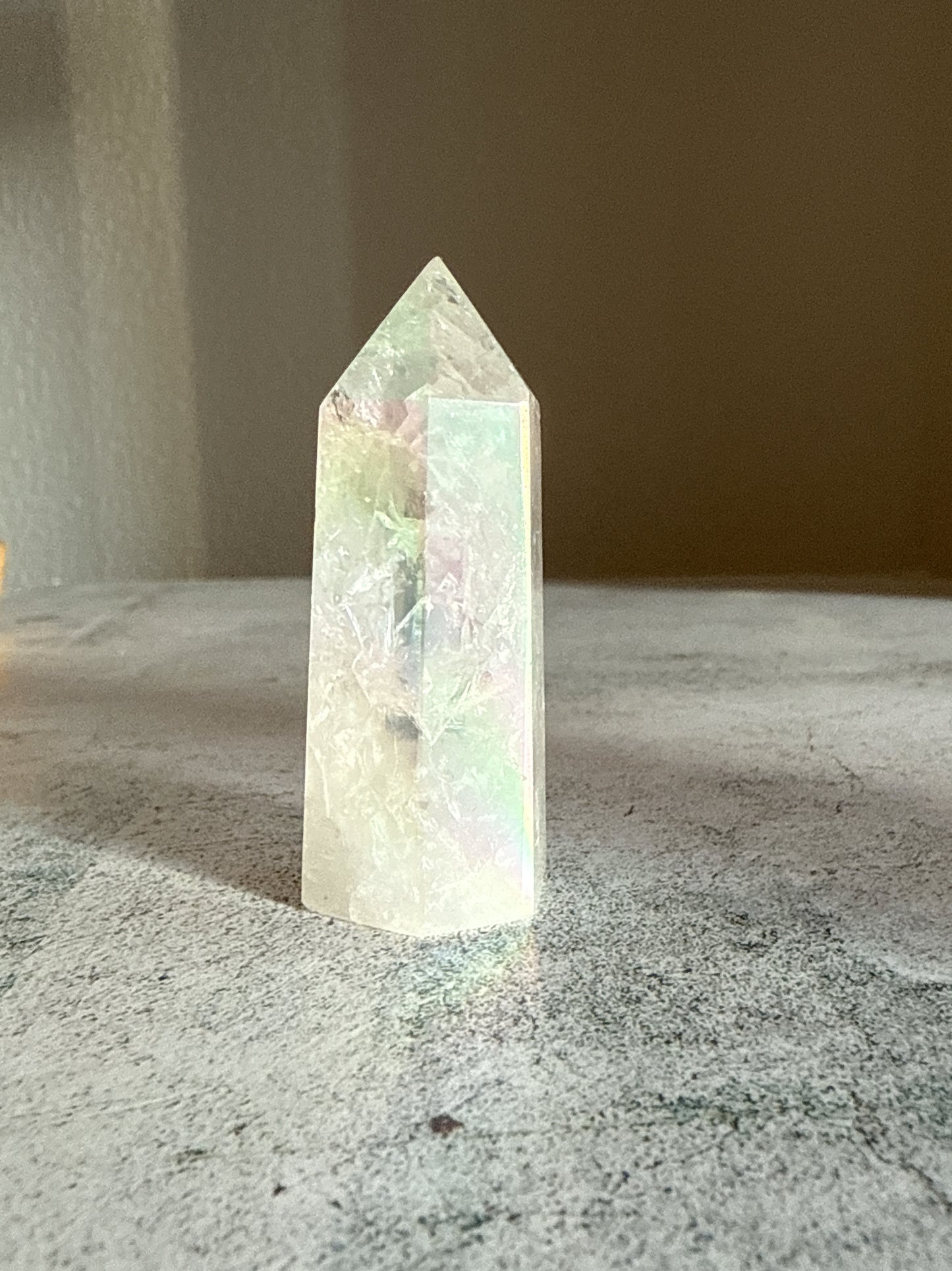 天然石 クラックオーラクォーツ タワー B 44g｜光と幸運を引き寄せるプリズムタワー