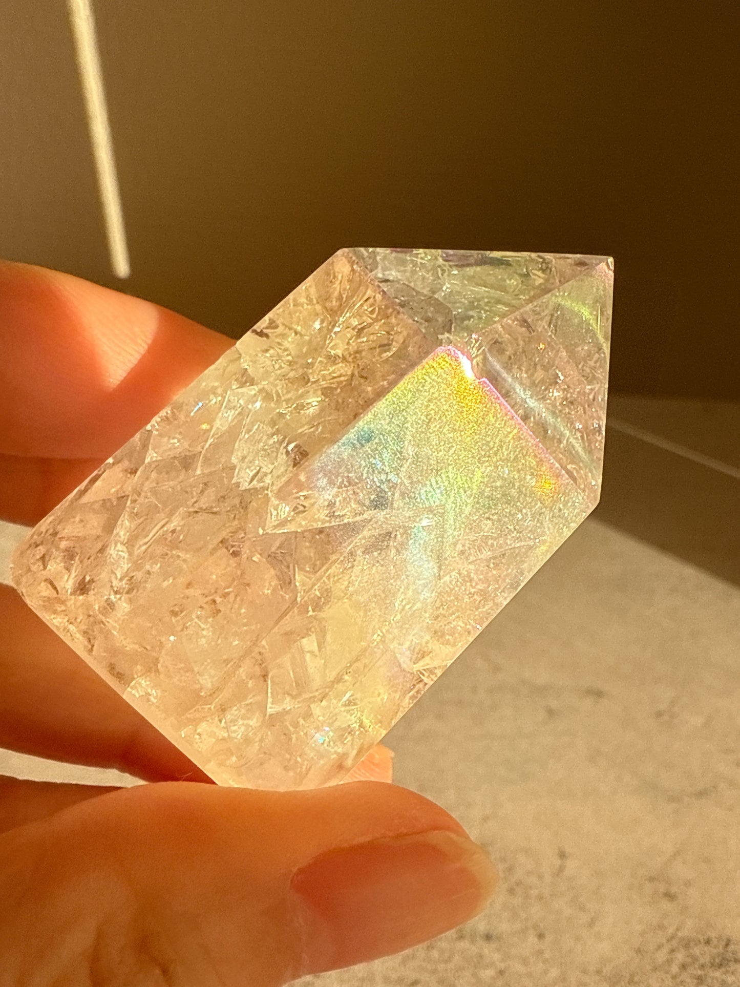 天然石 クラックオーラクォーツ タワー A 62g｜光と幸運を引き寄せるプリズムタワー