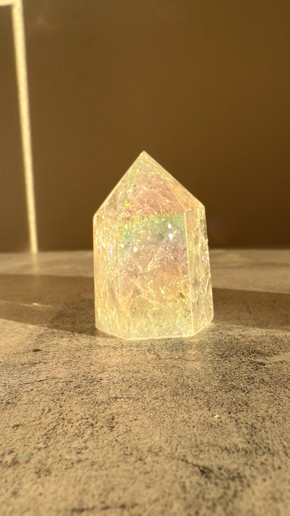 天然石 クラックオーラクォーツ タワー A 62g｜光と幸運を引き寄せるプリズムタワー