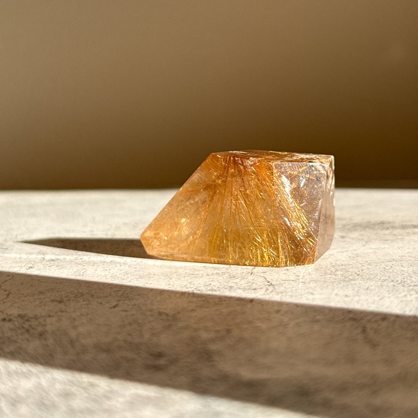 ゴールデンルチルクォーツ フリーフォーム 虹入り 金運上昇