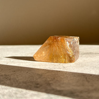 ゴールデンルチルクォーツ フリーフォーム 虹入り 金運上昇