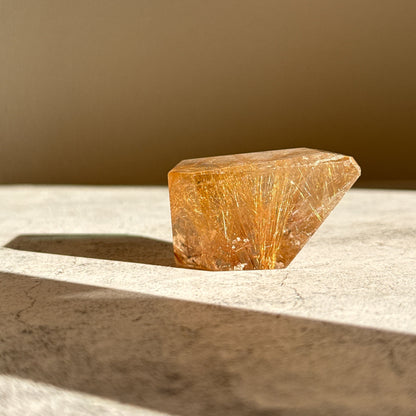 ゴールデンルチルクォーツ フリーフォーム 虹入り 金運上昇