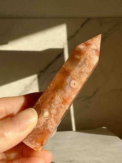 レッドフラワーアゲート タワー｜小さな積み重ねを大きな力に変える応援石