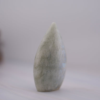 心も身体も整えて自信を持って輝ける私になれる癒しの石｜ ガーニエライト（グリーンムーンストーン）フレーム  Garnierite Green Moonstone