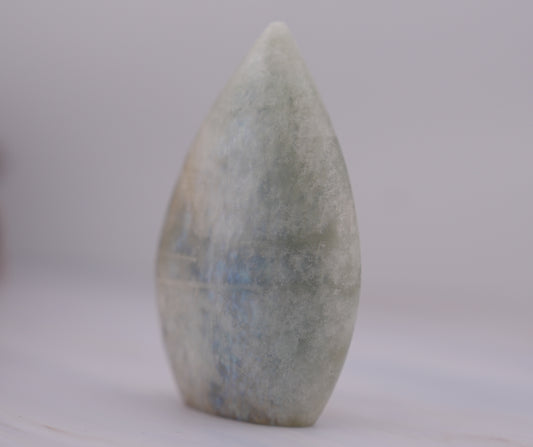 心も身体も整えて自信を持って輝ける私になれる癒しの石｜ ガーニエライト（グリーンムーンストーン）フレーム  Garnierite Green Moonstone