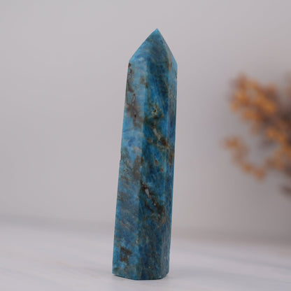 迷いから抜け出して進むべき道が見える未来の石｜ブルーアパタイト タワー Blue Apatite Tower