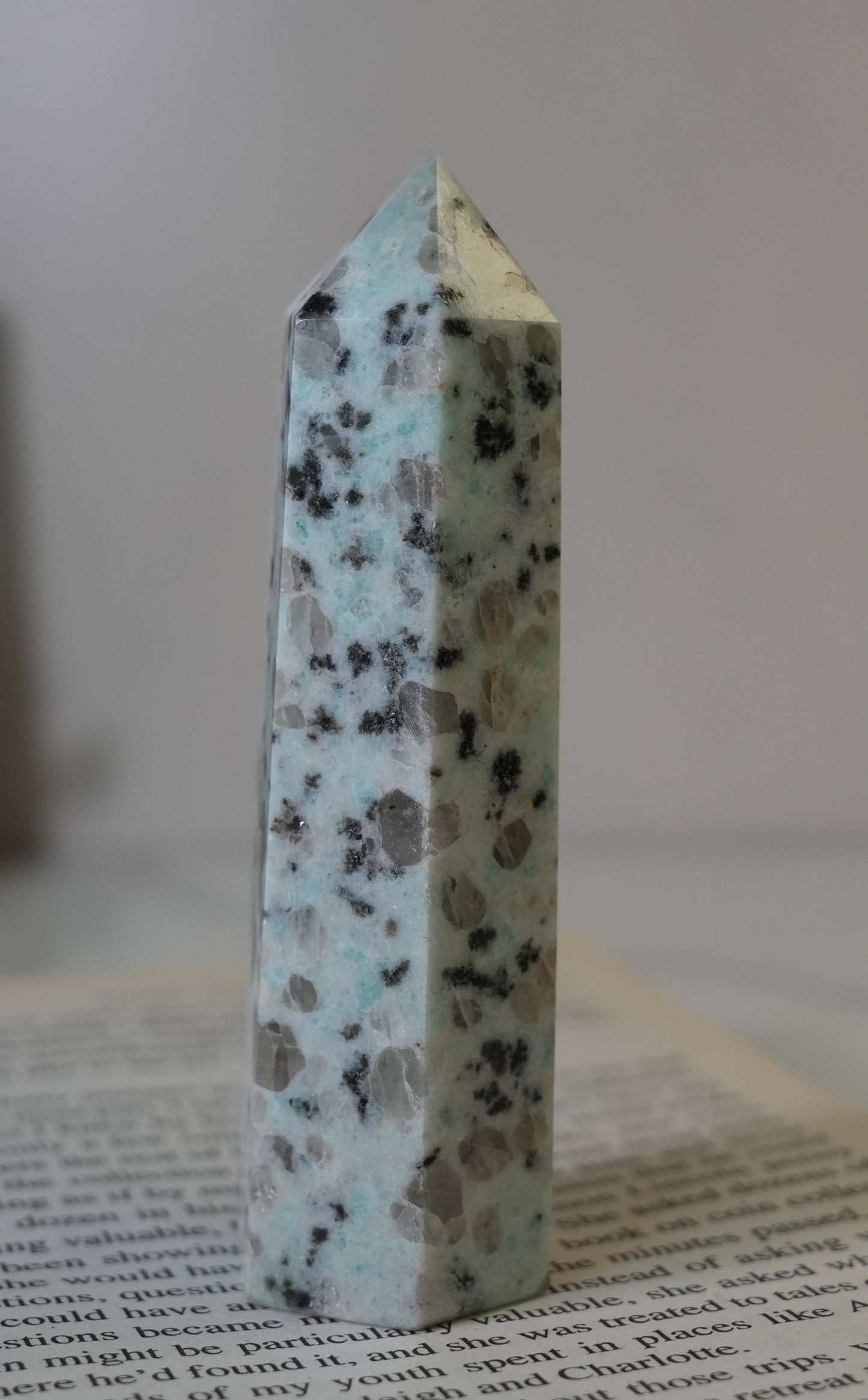 キウイクォーツ（セサミジャスパー）｜やりたいことを軽やかに進められる応援石