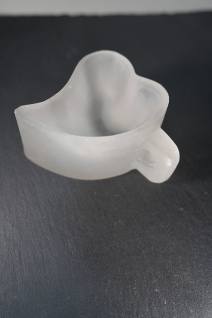 清らかな光が満ちる癒しの器｜セレナイト ハートカップ Selenite Heart Cup