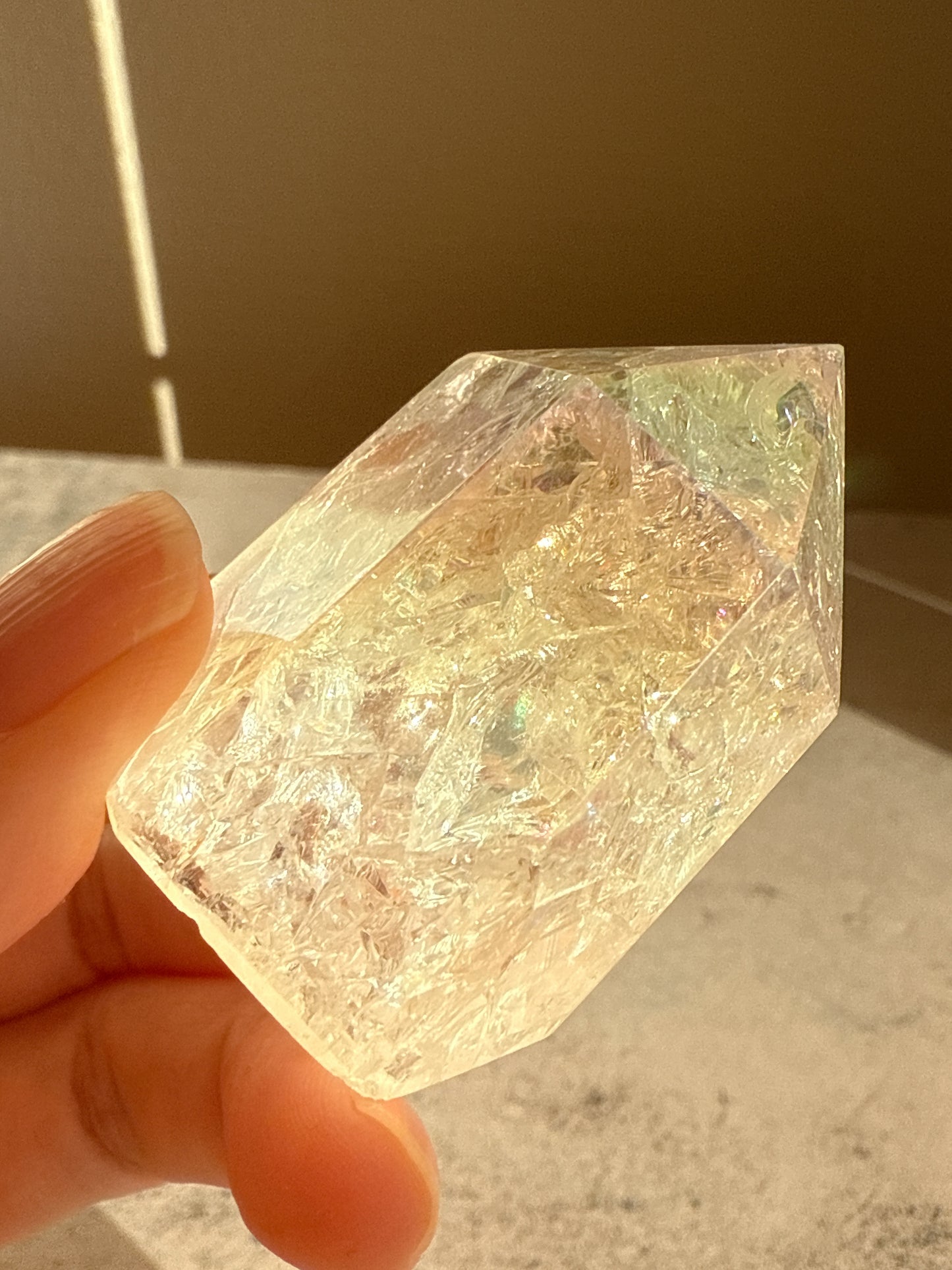 天然石 クラックオーラクォーツ タワー A 62g｜光と幸運を引き寄せるプリズムタワー