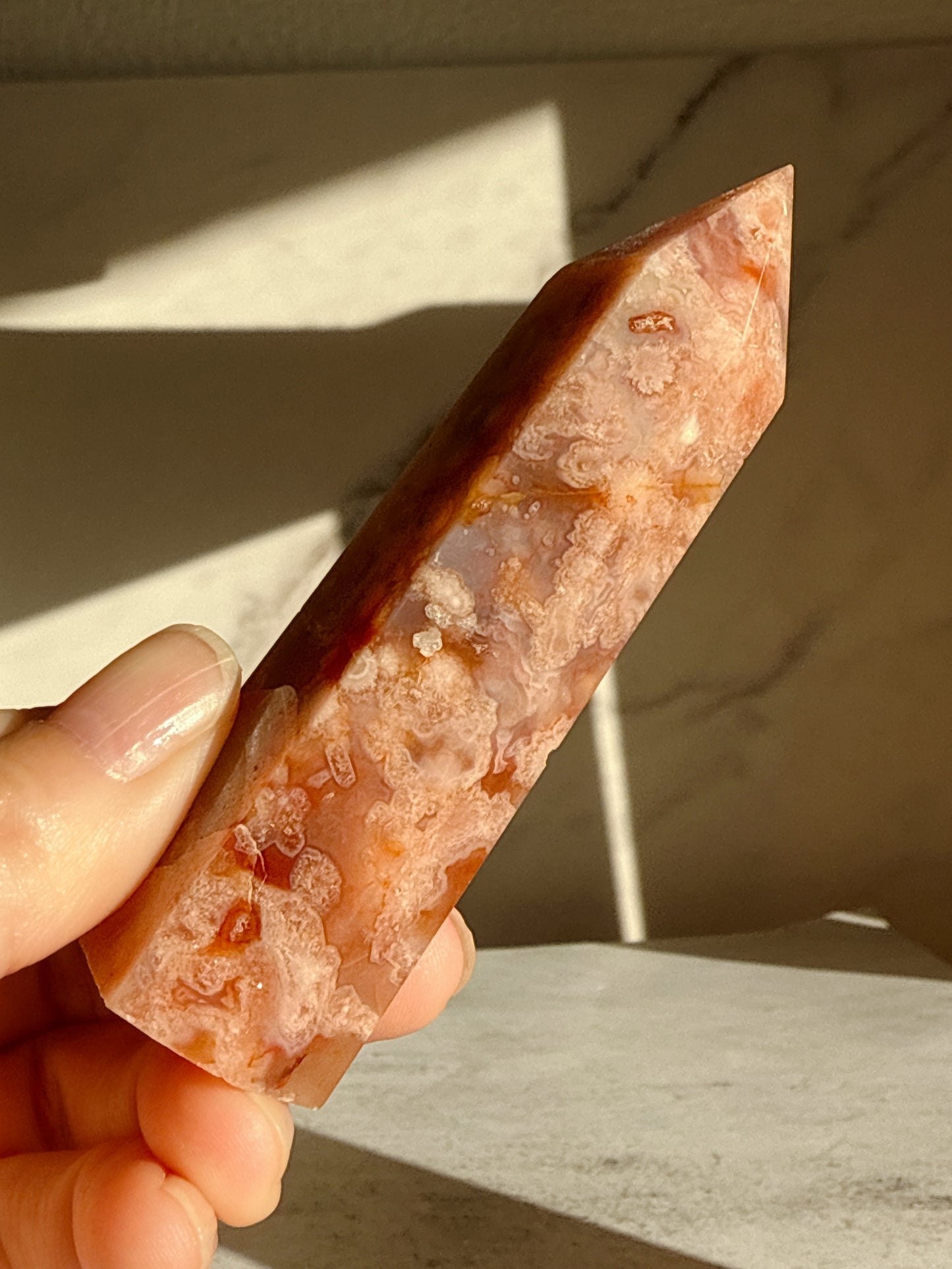 レッドフラワーアゲート タワー｜小さな積み重ねを大きな力に変える応援石