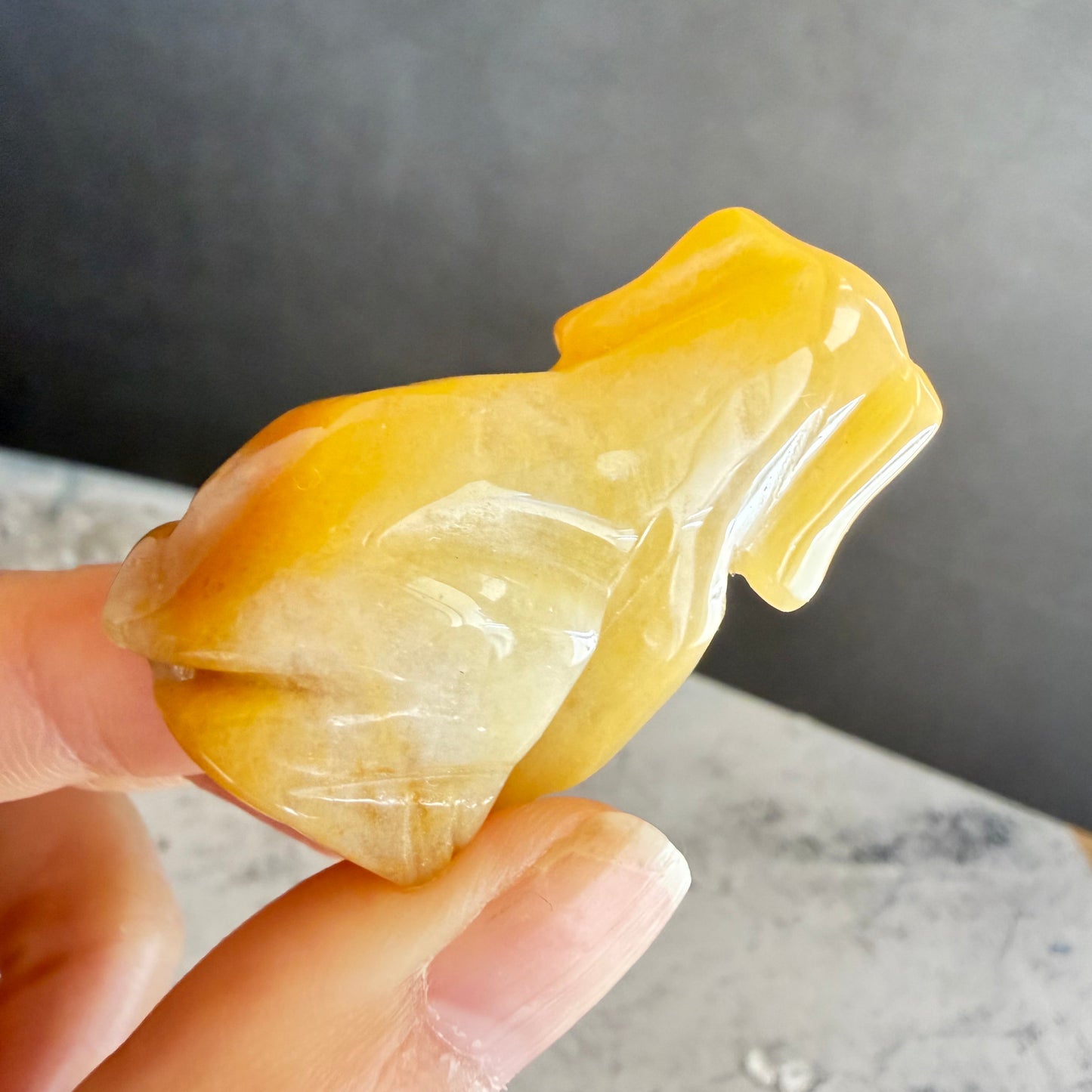 イエロージェイド 犬 カービング 翡翠