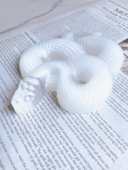 金運と集中力を高める神聖な守り石｜セレナイト 蛇形 Selenite Snake
