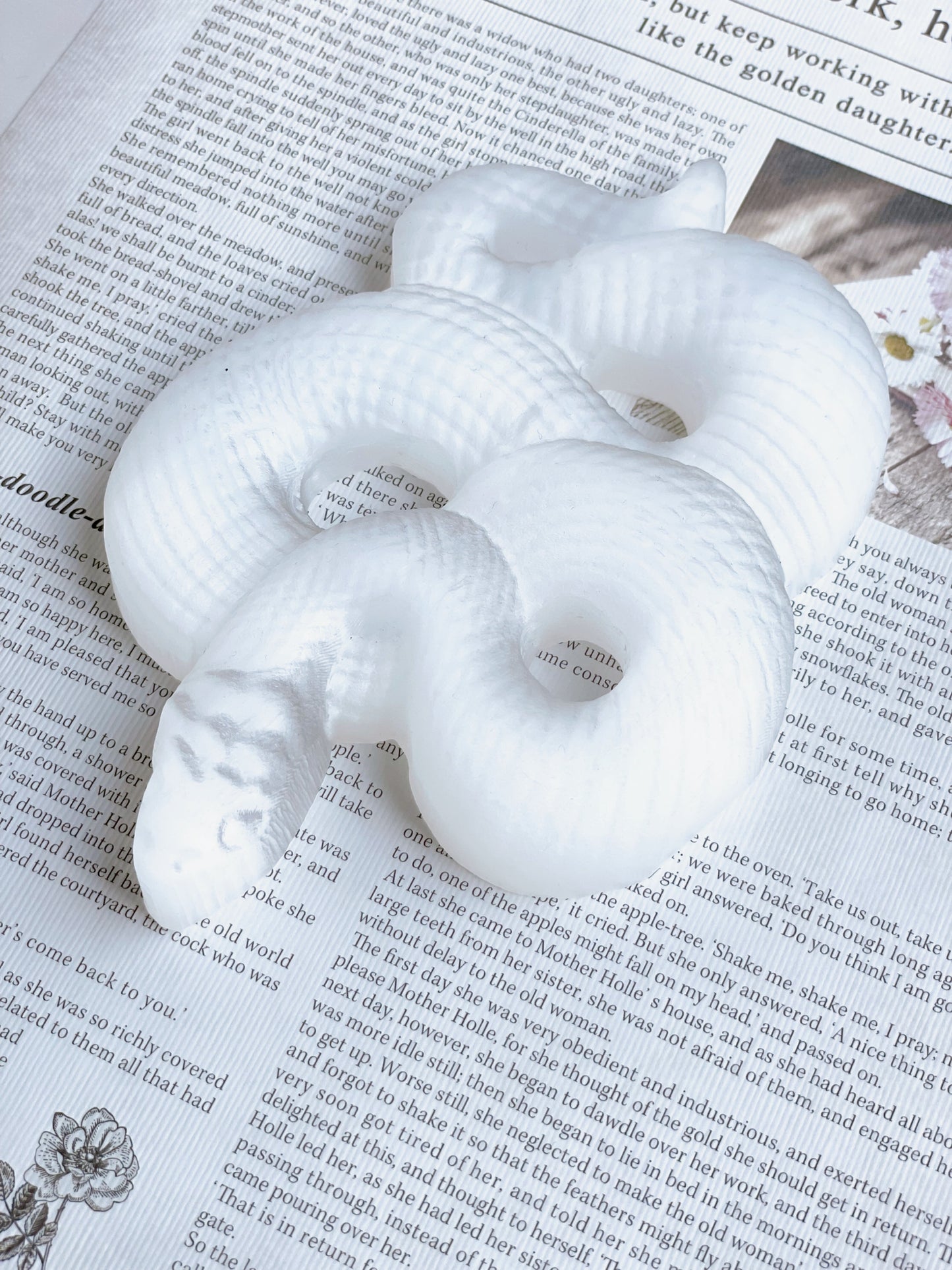 金運と集中力を高める神聖な守り石｜セレナイト 蛇形 Selenite Snake